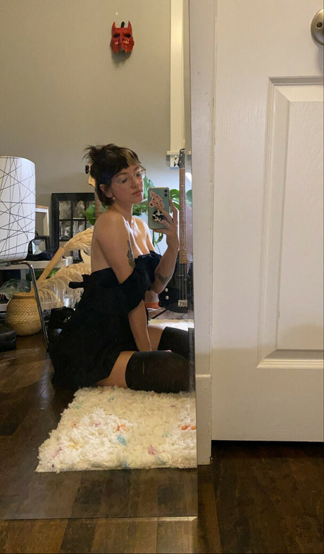 Pleasequietdown exclusive star photo