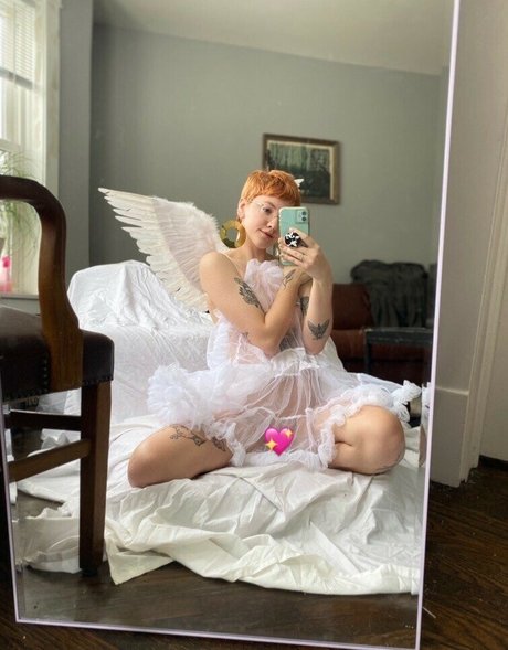 Pleasequietdown star pornographic galleries