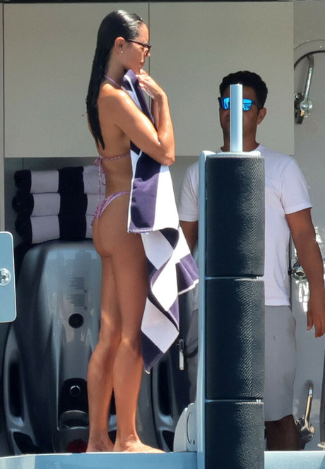 gloryhole wife onlyfans hd pic