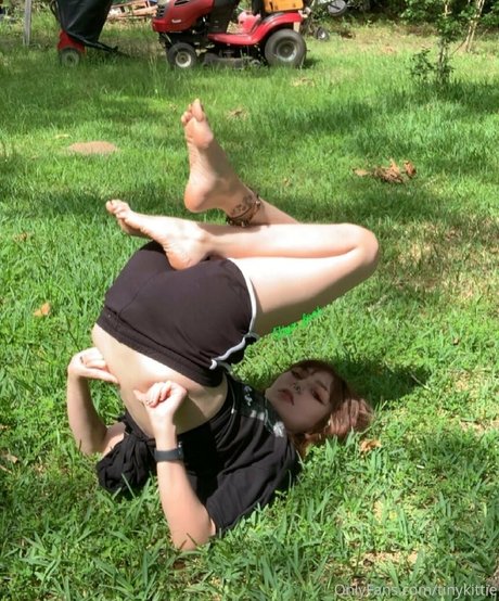 tinykittie hot model img