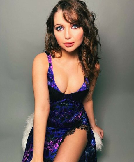 Sammi Hanratty sex model photo