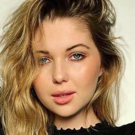 Sammi Hanratty hot star picture