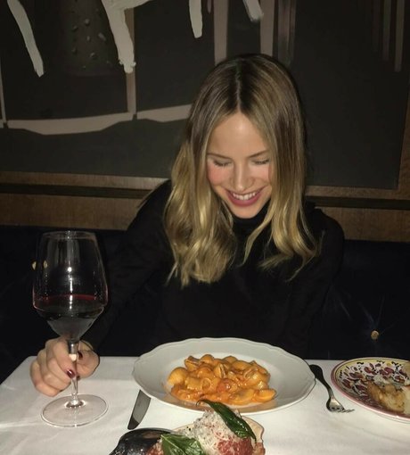 Halston Sage star nudes pic