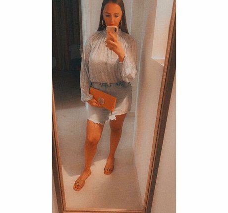 Melanie M model art gallery