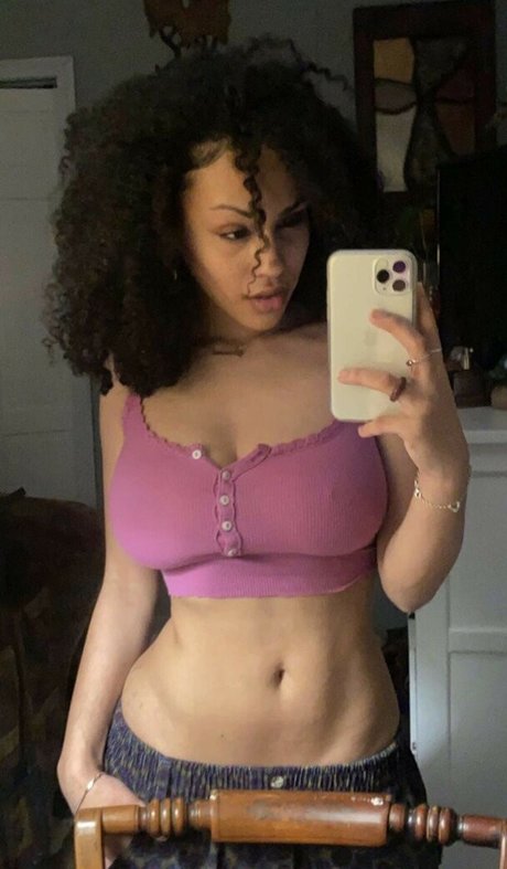 Aaliyeezy exclusive actress pictures