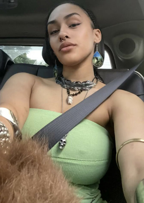 Aaliyeezy pornstar high quality pictures