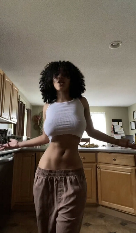 Aaliyeezy star sex img