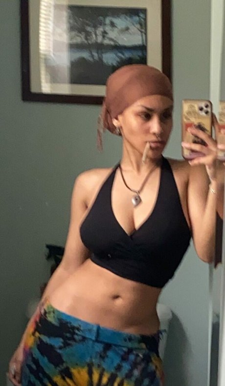 Aaliyeezy exclusive model pics