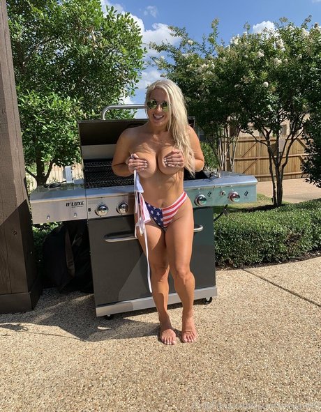 courtneyanntt pornstar naked picture
