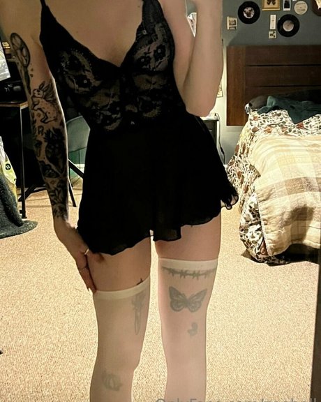 Zee Hell model erotic images