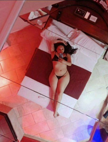 alicebakerr adult model gallery