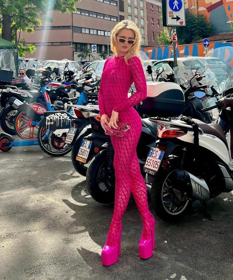 curvy star onlyfans adult image