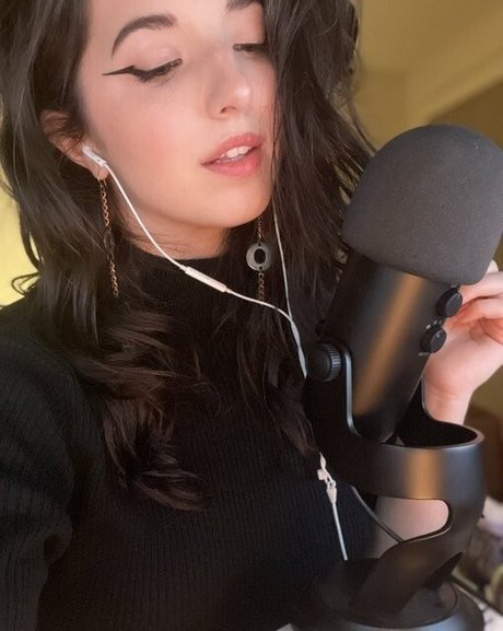 Slight Sounds ASMR high quality model pic