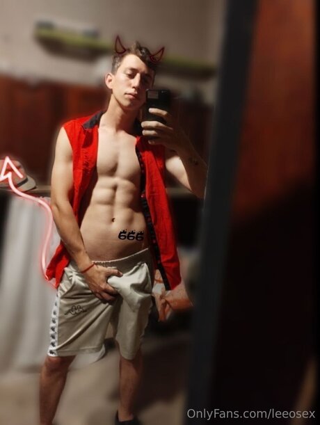 Leeosex naked actress pic