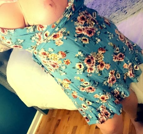 Andrea Zendejas star art picture