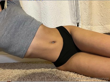 Kinsley Wyatt nude star picture