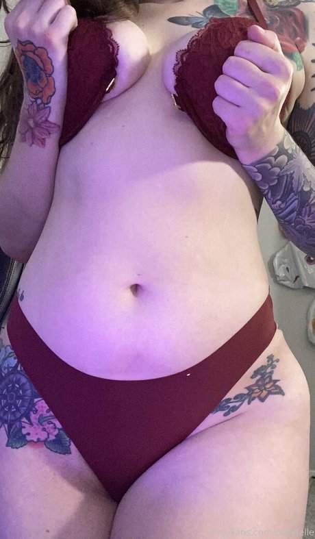 OftenElle hot actress img