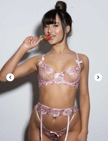 lesbian feet onlyfans best pictures