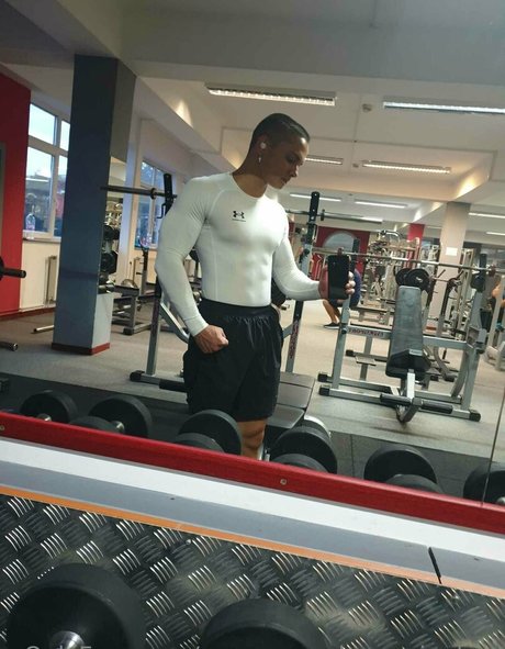 youngmusclegrowingboy nudes model picture