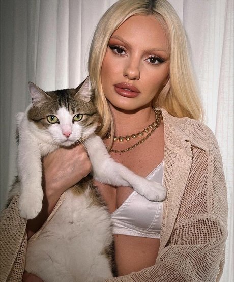 Alexandra Stan hot model photo