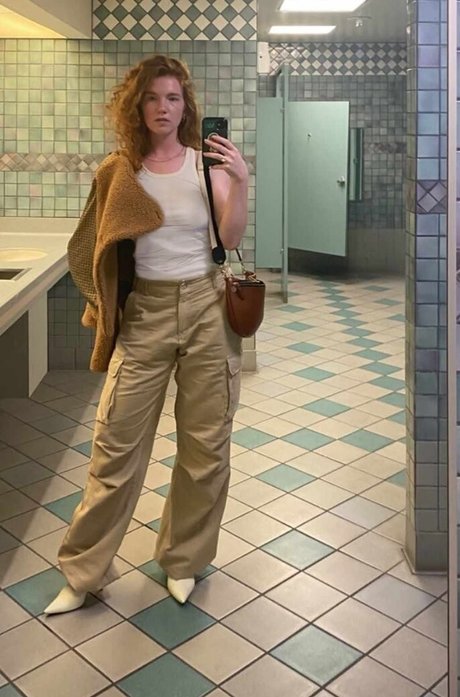 Annalise Basso porn model images