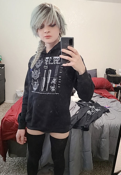 petite teen onlyfans beautiful pic