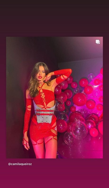 Camila Queiroz beautiful model image