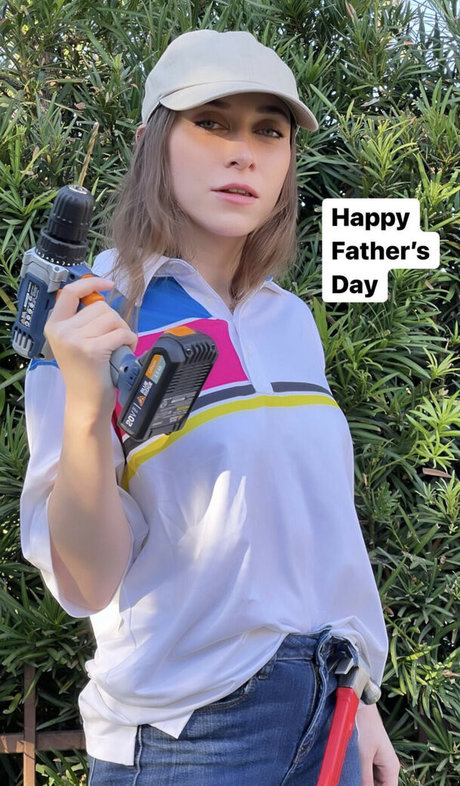 Ayytrae model naked galleries