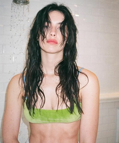 Gracie Abrams nude star archive