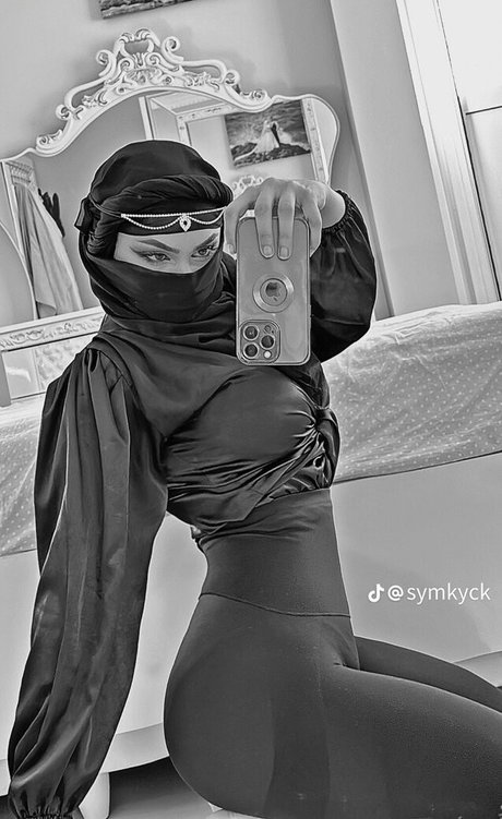 symkyck sex model img