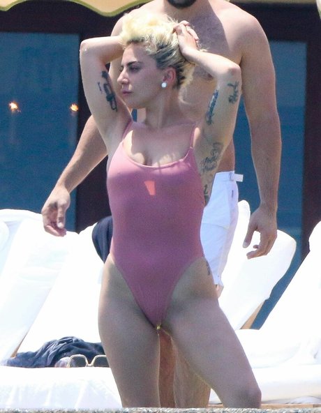 Lady Gaga high quality model pic