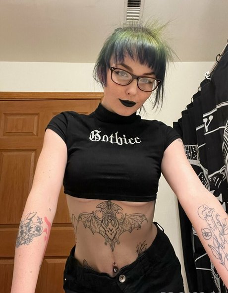 pussy spreading onlyfans top image