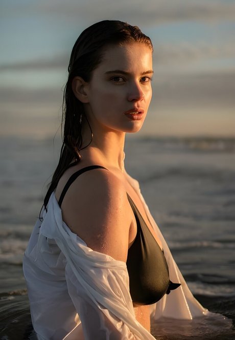 Benthe Ten Broek hot actress img