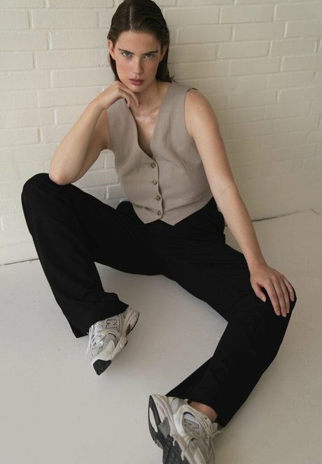 Benthe Ten Broek model adult photo