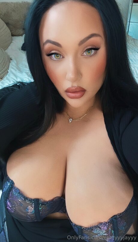 Emilyyyjayyy pornstar nude photo