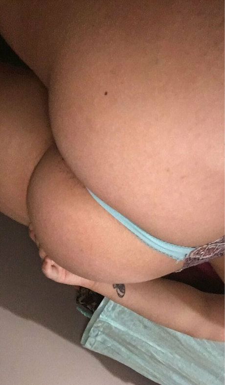 babyc121 high quality model photo