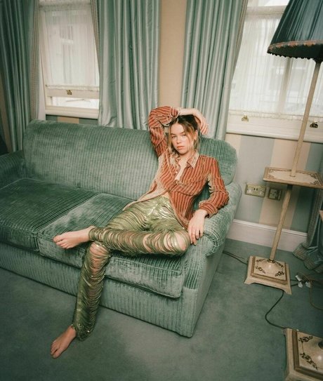 Milly Alcock art model pictures