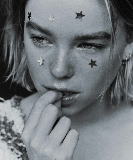 Milly Alcock model free archive