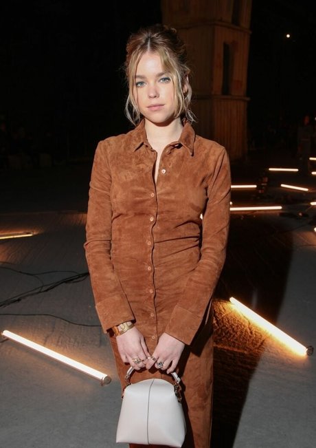 Milly Alcock sexy model galleries