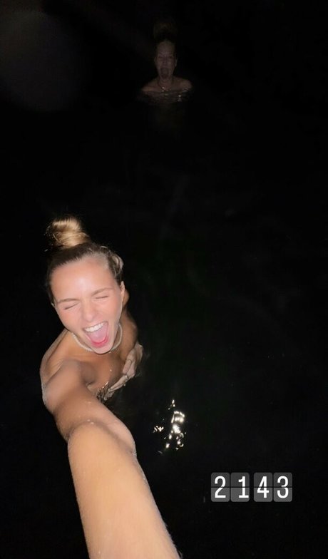 hot wife onlyfans top picture