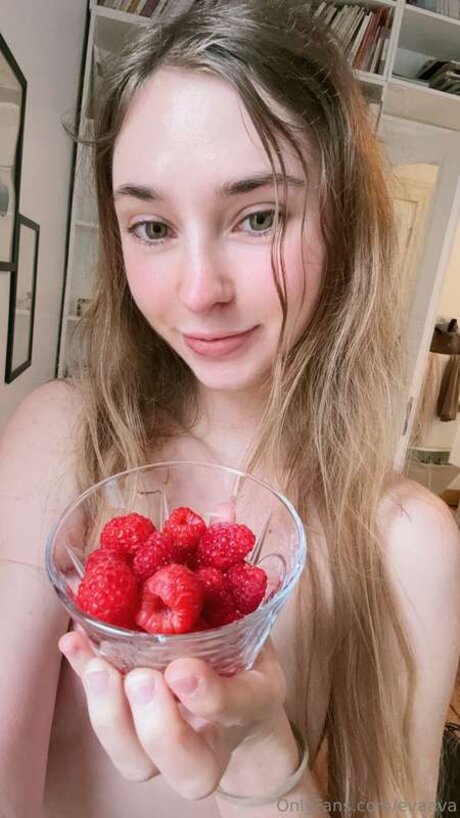 Evaava model hot pictures