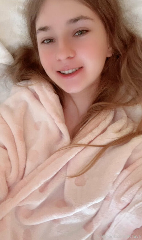 Evaava nude pornstar photo