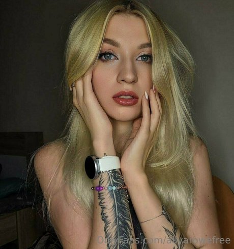 blonde deepthroat onlyfans hd pic