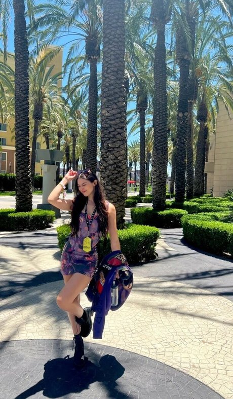 Kira Kosarin pornographic model photo