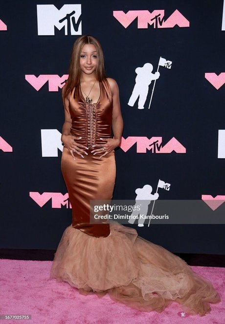 PinkPantheress star erotic photo