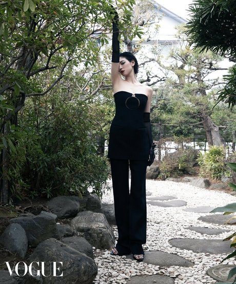 Ayaka Miyoshi star erotic pics