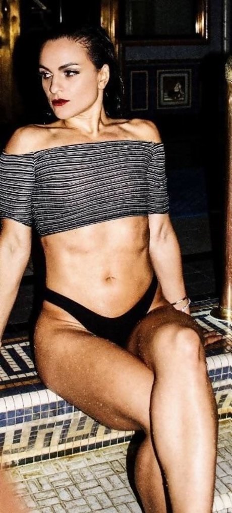 Thunder Rosa nude actress picture