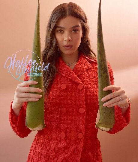 Hailee Steinfeld top actress pictures