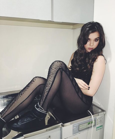 Hailee Steinfeld star hd img