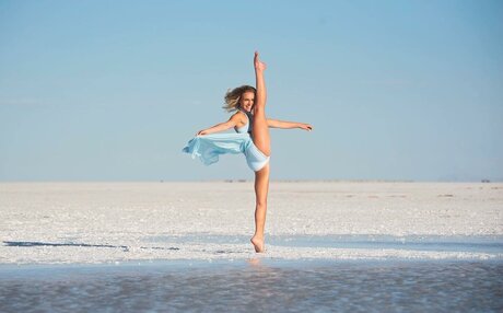 Sexy Cheerleaders model naked image